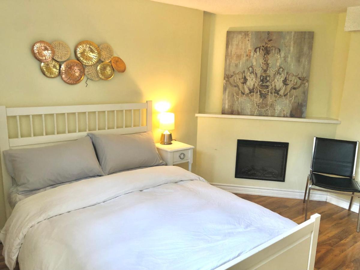 Guest house Cozy & Convenient 2-bedroom With Private Entrance Toronto