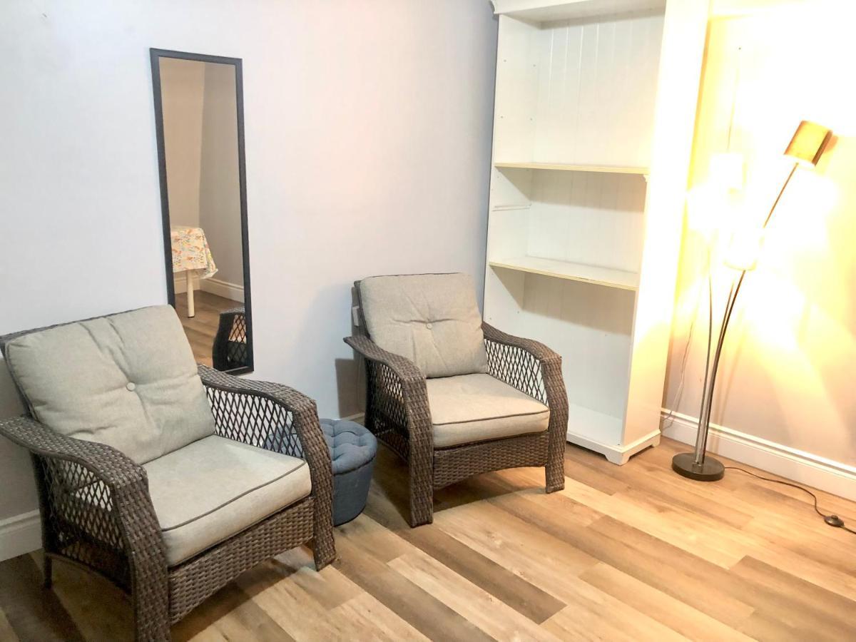 Cozy & Convenient 2-bedroom With Private Entrance Guest house *