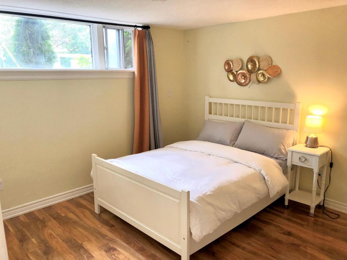 Cozy & Convenient 2-bedroom With Private Entrance Guest house Toronto