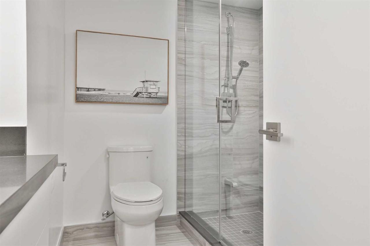 2 Bedroom Den Toronto