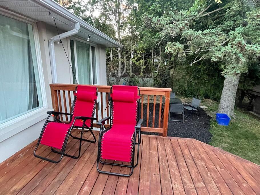 Luxury In With Walkout Patio And Free Parking * Toronto