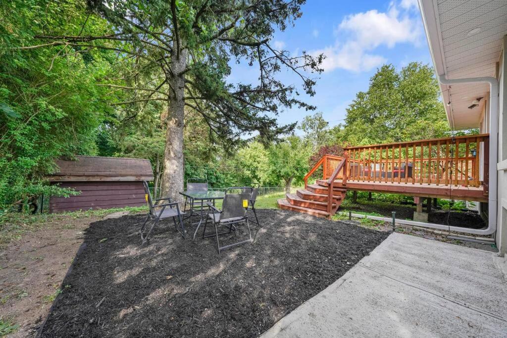 Luxury In With Walkout Patio And Free Parking Toronto