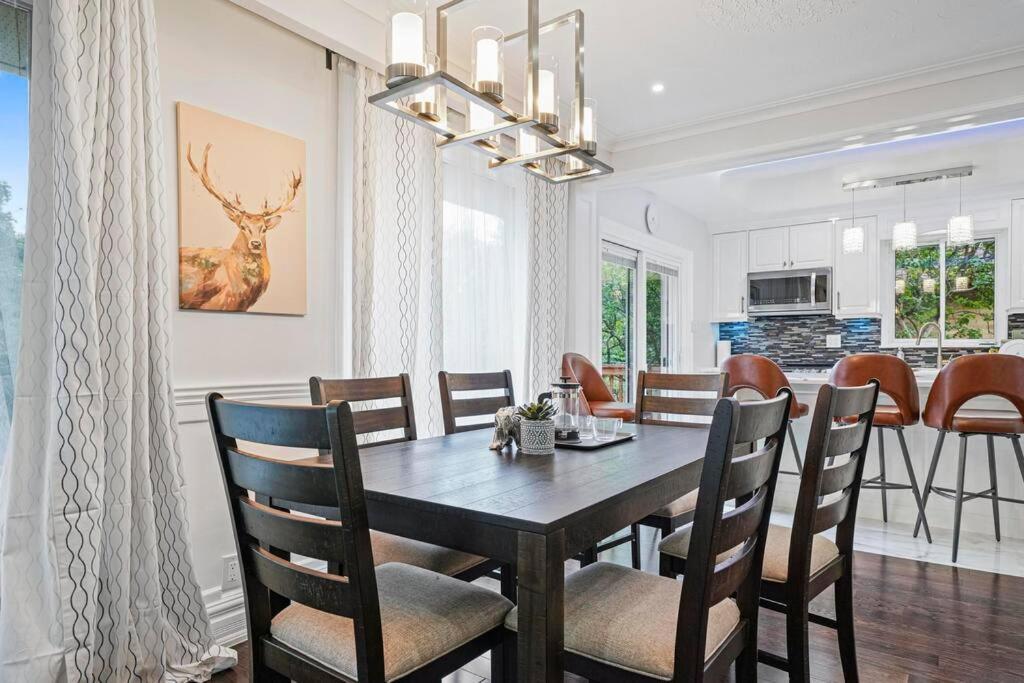 Villa Luxury In With Walkout Patio And Free Parking *