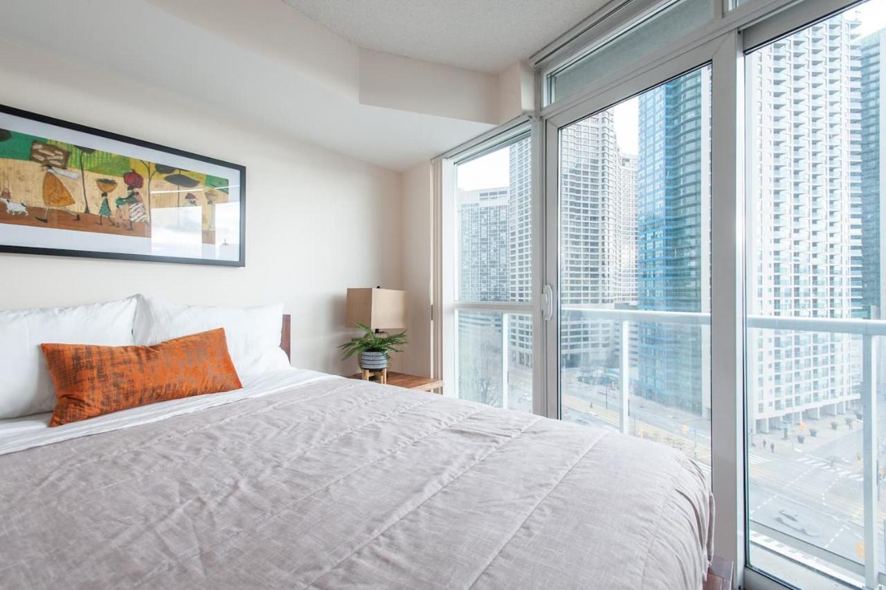 Right By The Lake Downtown Condo, 1 Bedroom, 1 Free Parking Toronto
