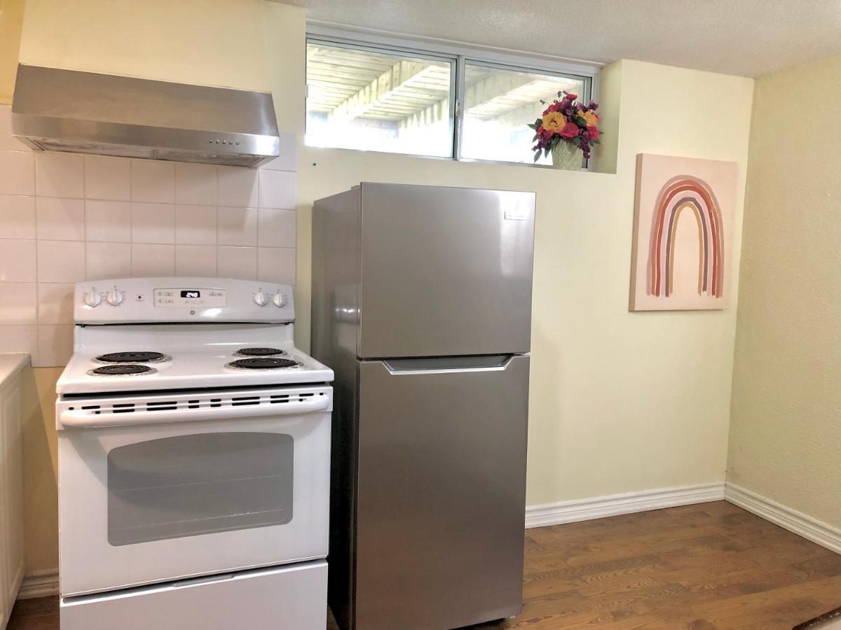 Cozy & Convenient 2-bedroom With Private Entrance Toronto