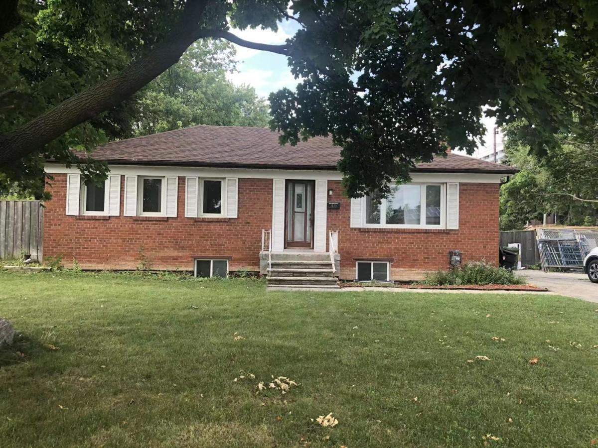 Cozy 3 Bungalow In Midtown * Toronto