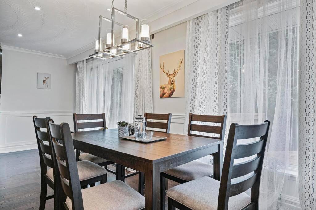 Villa Luxury In With Walkout Patio And Free Parking *