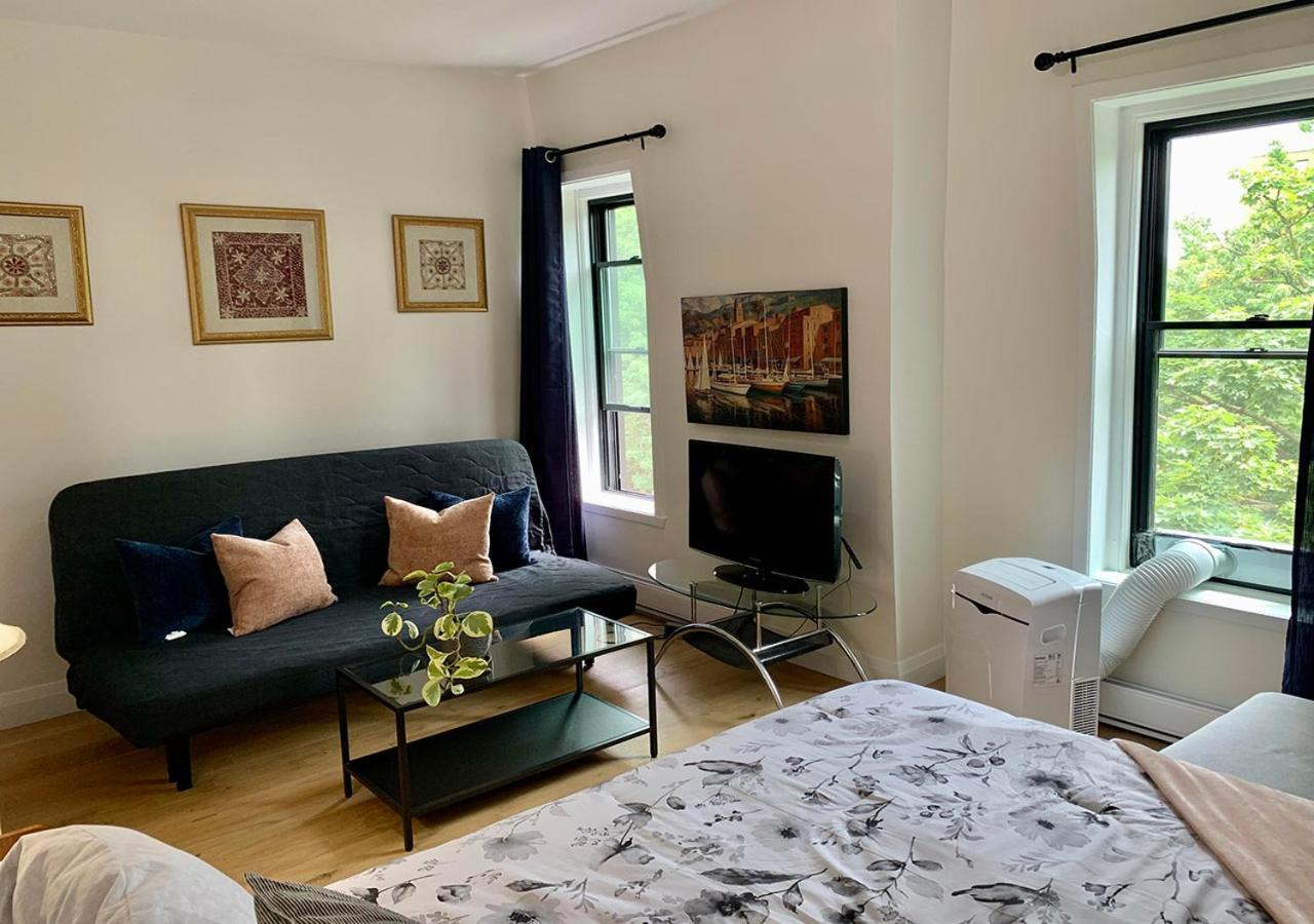 Jacob22 Bed & Breakfast Toronto