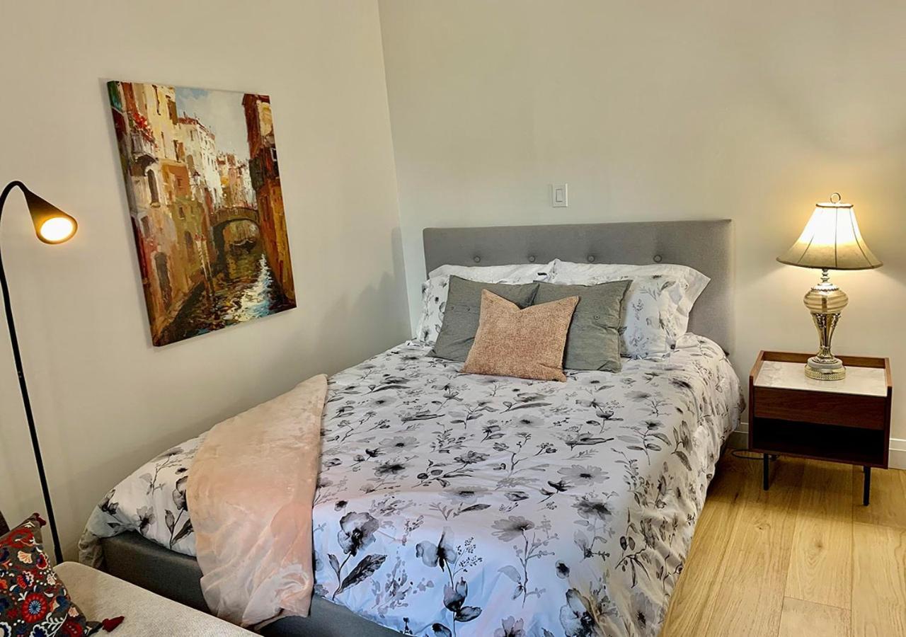 Jacob22 Bed & Breakfast Toronto