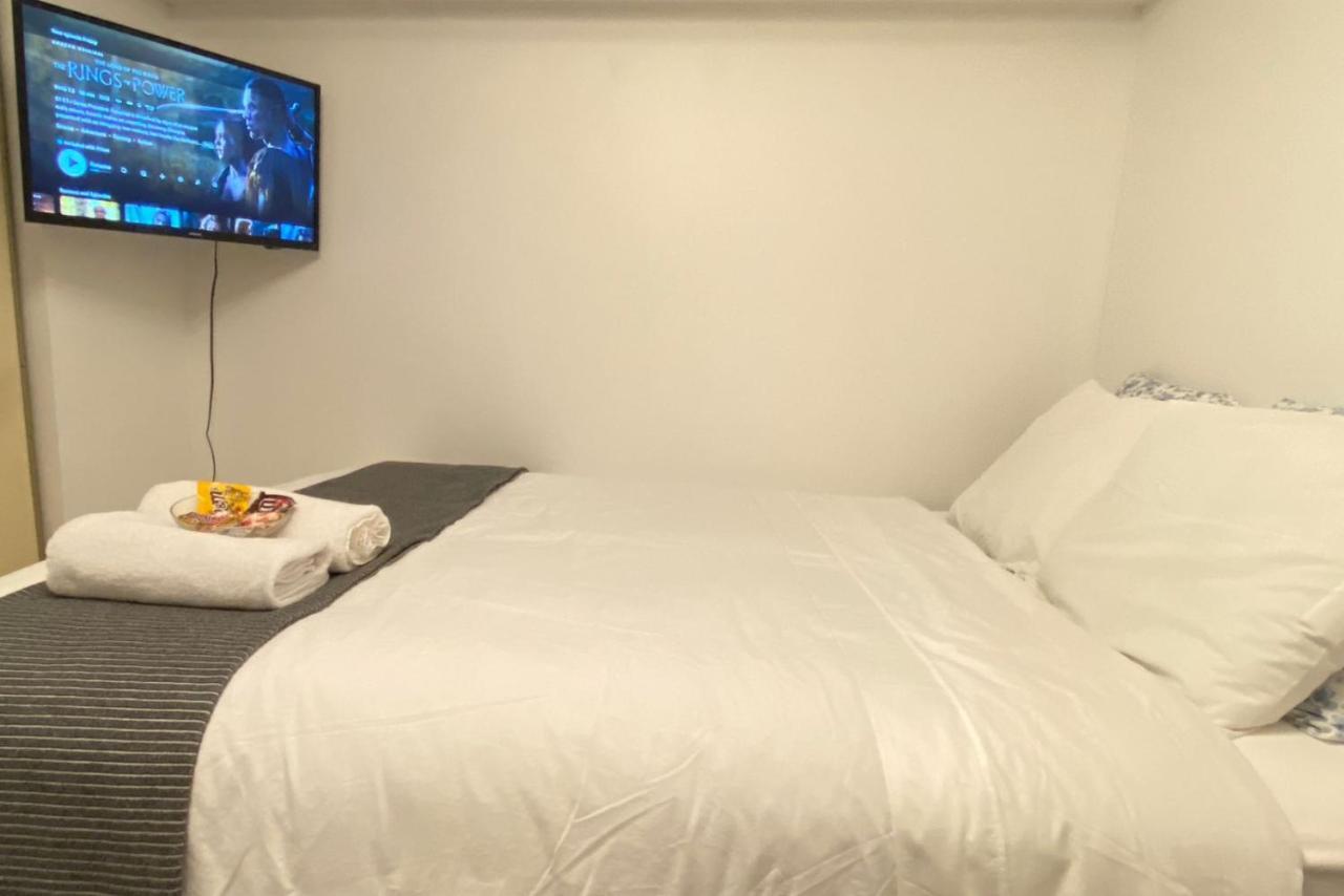 - Free Parking Bed & Breakfast *
