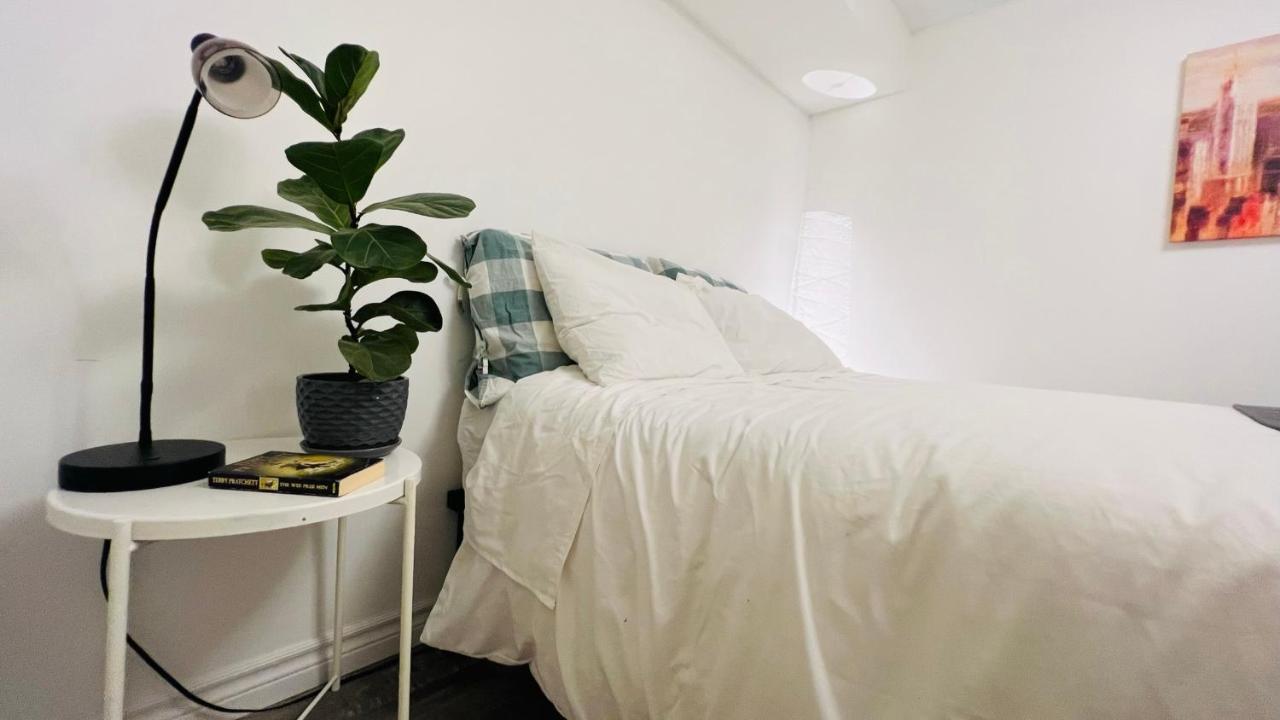 - Free Parking Bed & Breakfast *