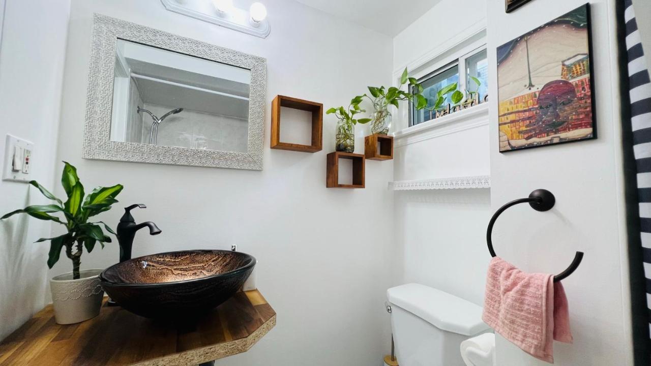 - Free Parking Bed & Breakfast *