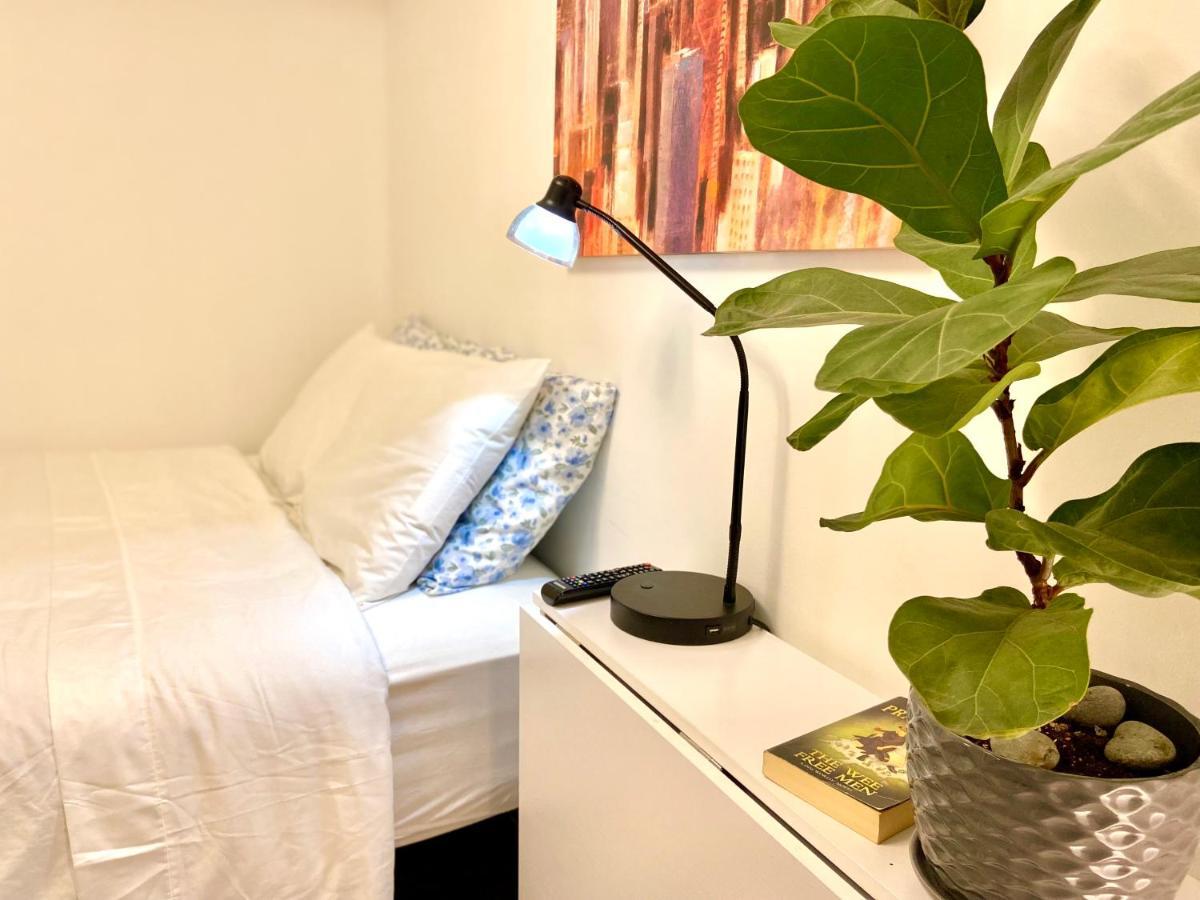 Bed & Breakfast - Free Parking Toronto