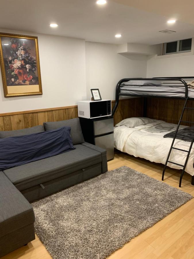 Big Oasis Studio Near Airport Yyz Guest house Toronto