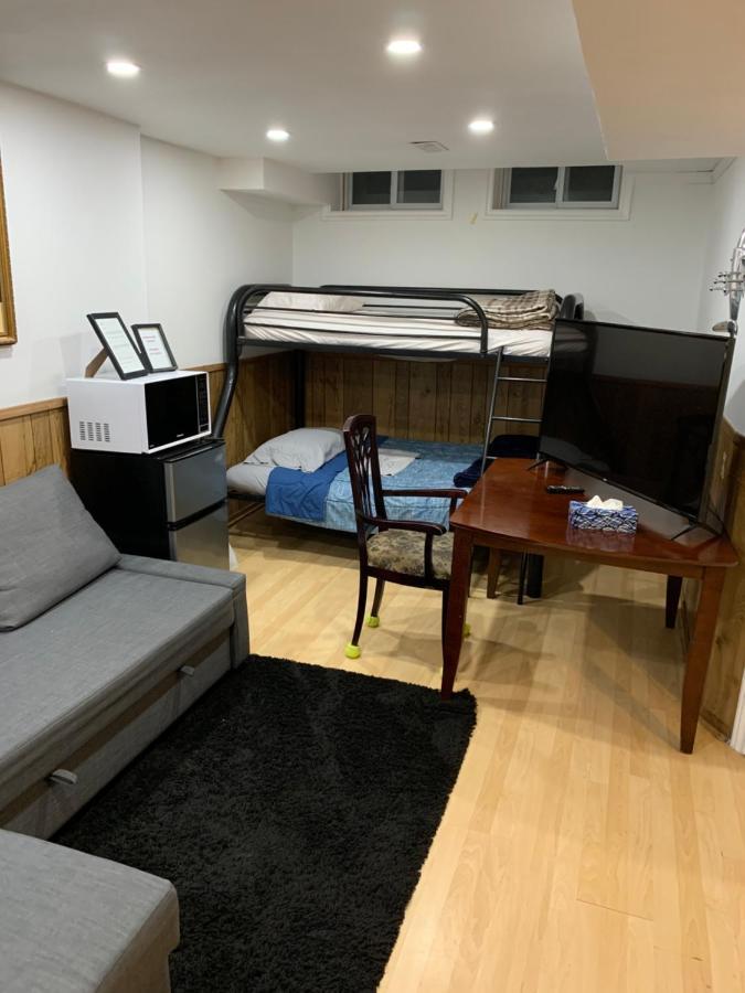 Big Oasis Studio Near Airport Yyz Guest house