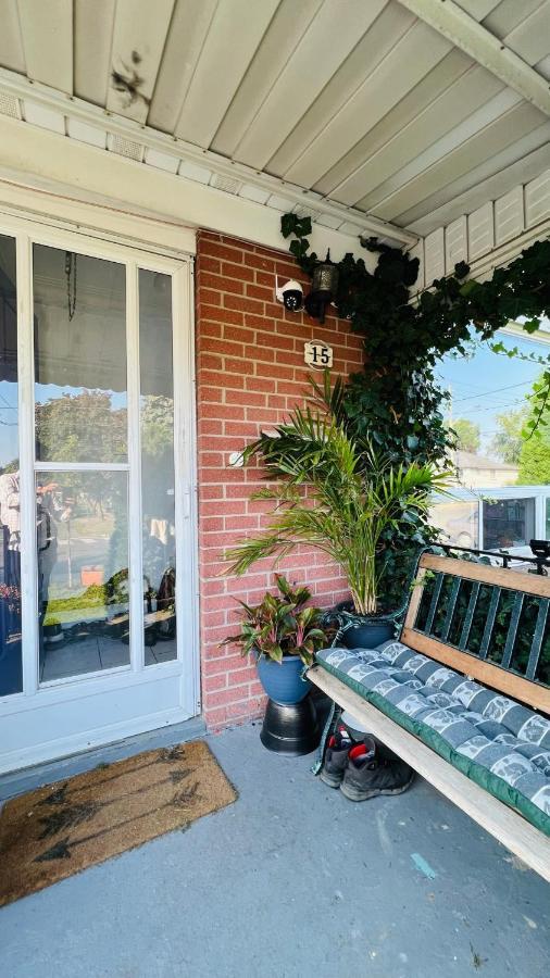 - Free Parking Bed & Breakfast
