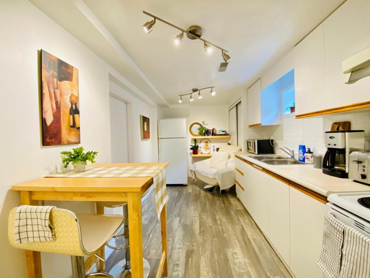 Bed & Breakfast - Free Parking Toronto