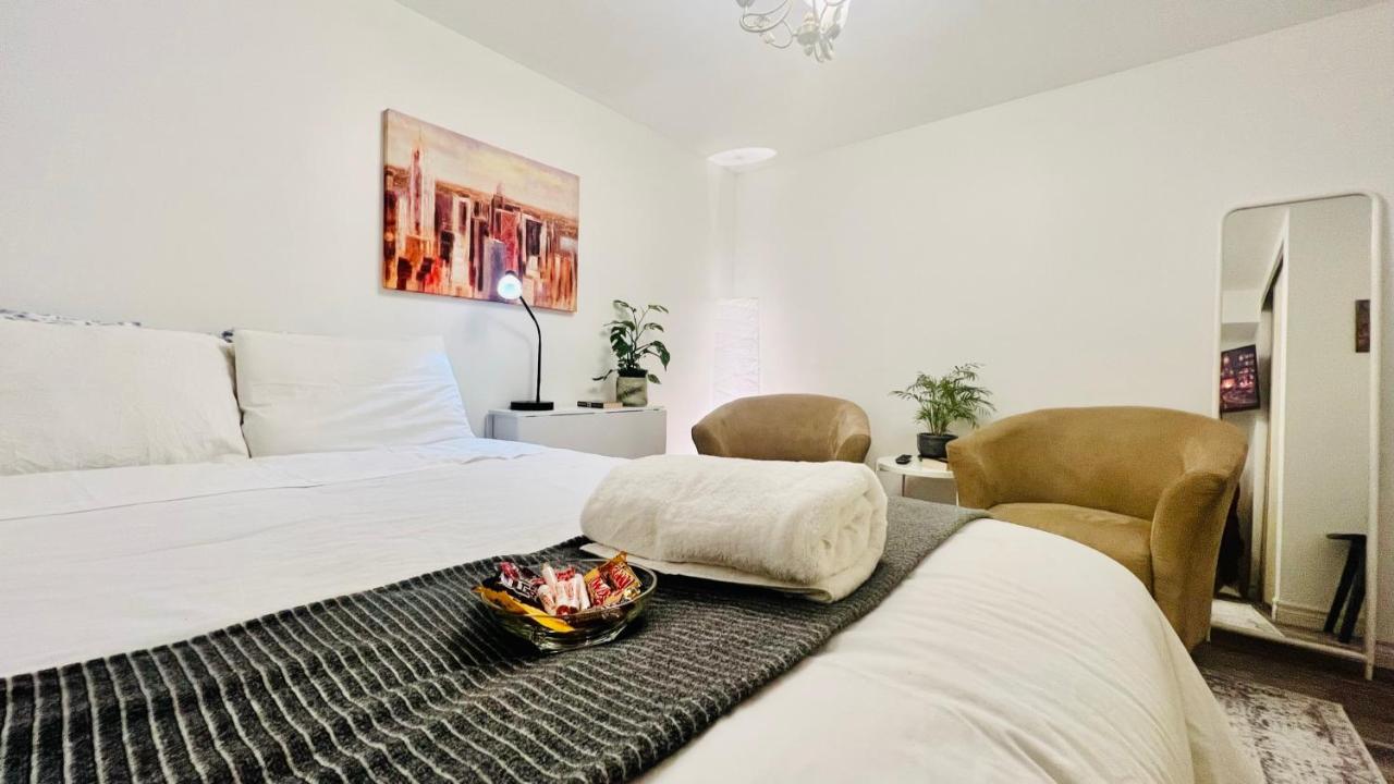 Bed & Breakfast - Free Parking Toronto