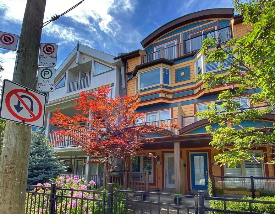 Beach Studio With Private Detached Bathroom Toronto