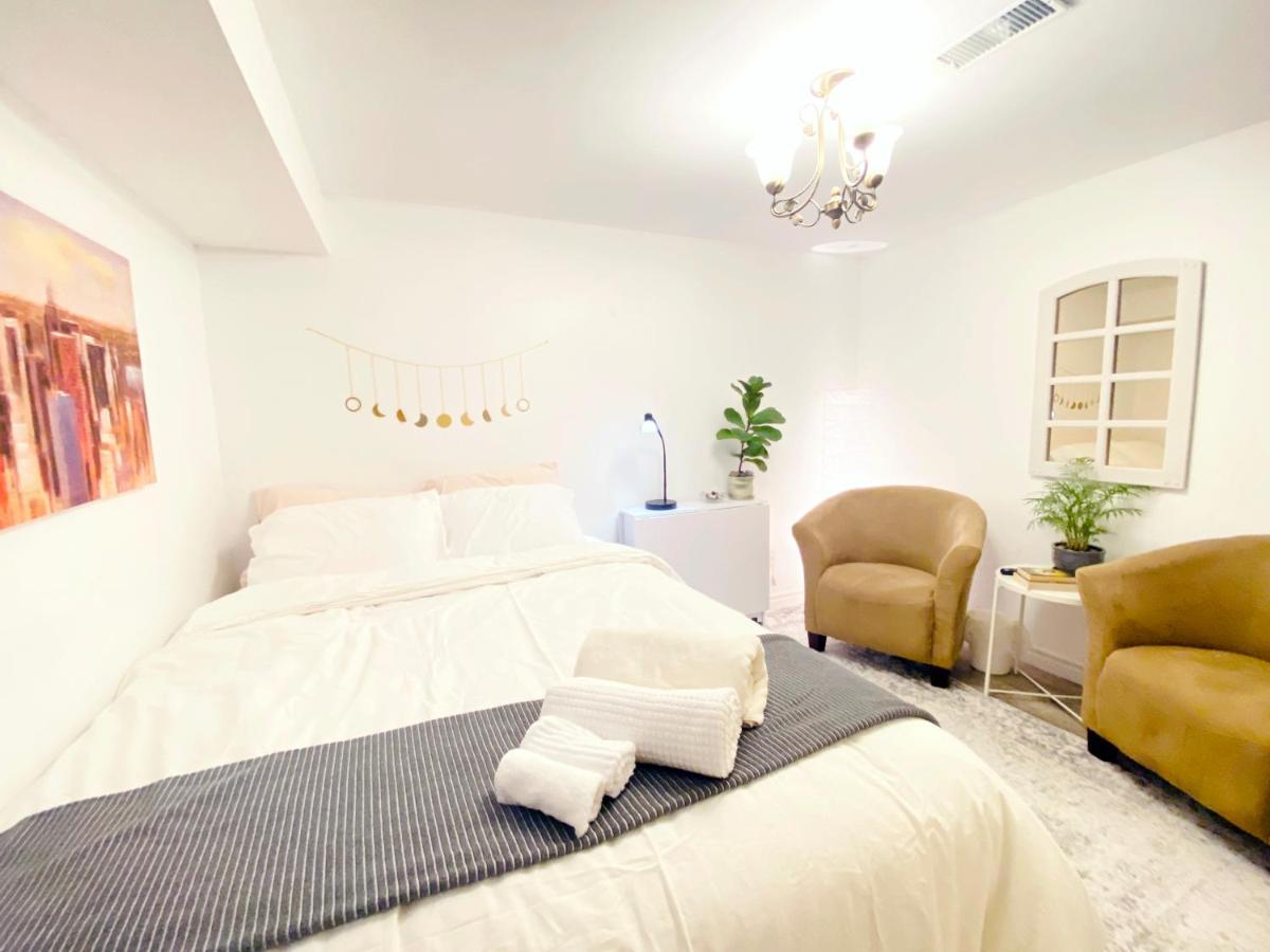 Bed & Breakfast - Free Parking Toronto