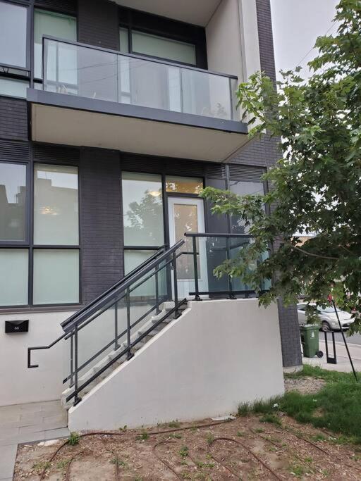 Midtown 4 Bedroom Free Wi-fi And Parking Apartment
