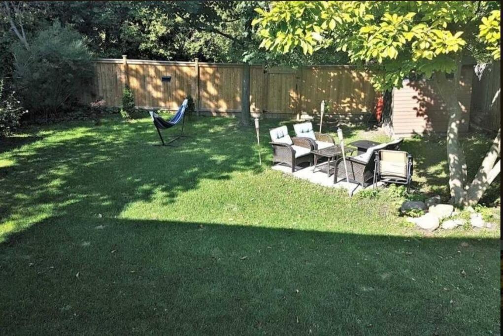 Charming Cozy Ravine Mins To Parks & Lake Entire House Holiday home Toronto