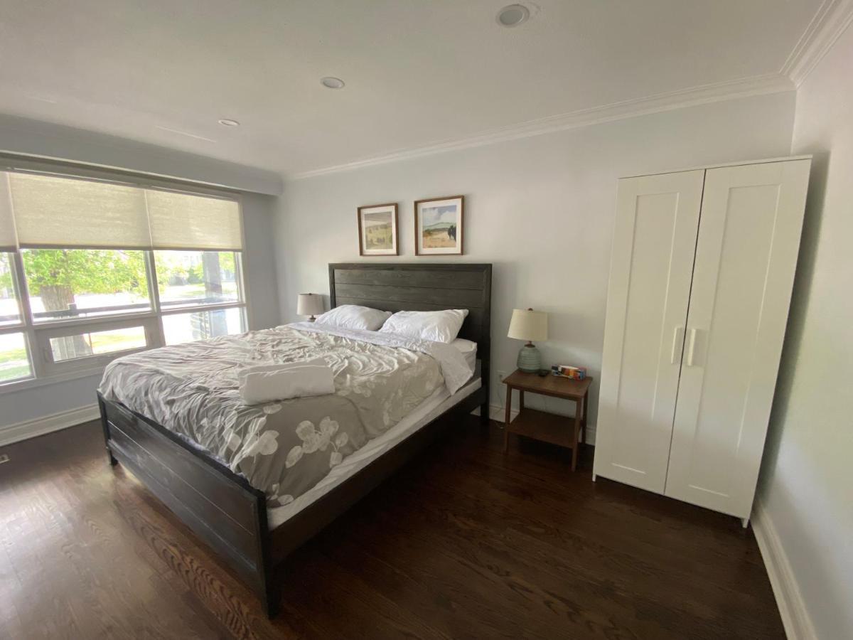 Homestay Yonge And Finch Subway !l Spacious & Bright Private Bedroom With Shared Amenties *