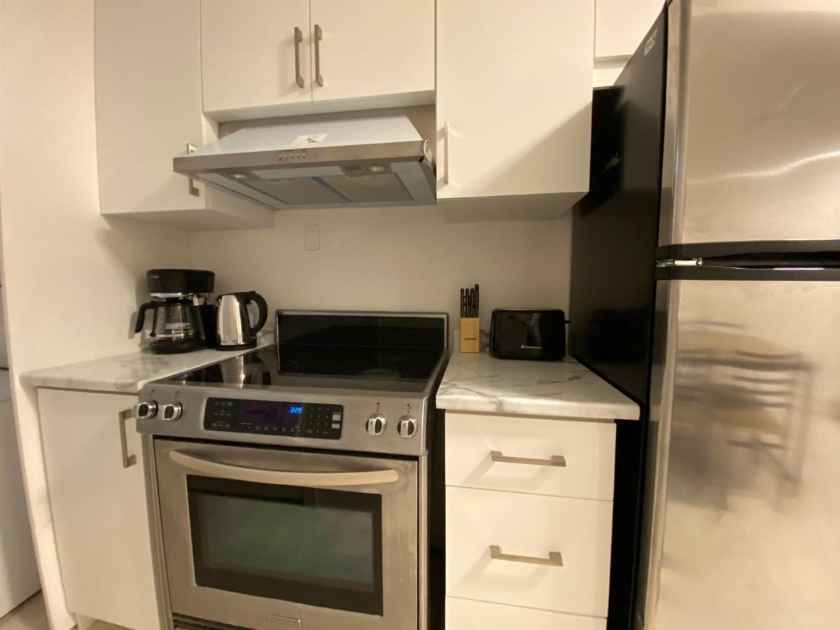 Yorkmills And Bayview !c Spacious Modern Private Bdr With Shared Bathroom Homestay