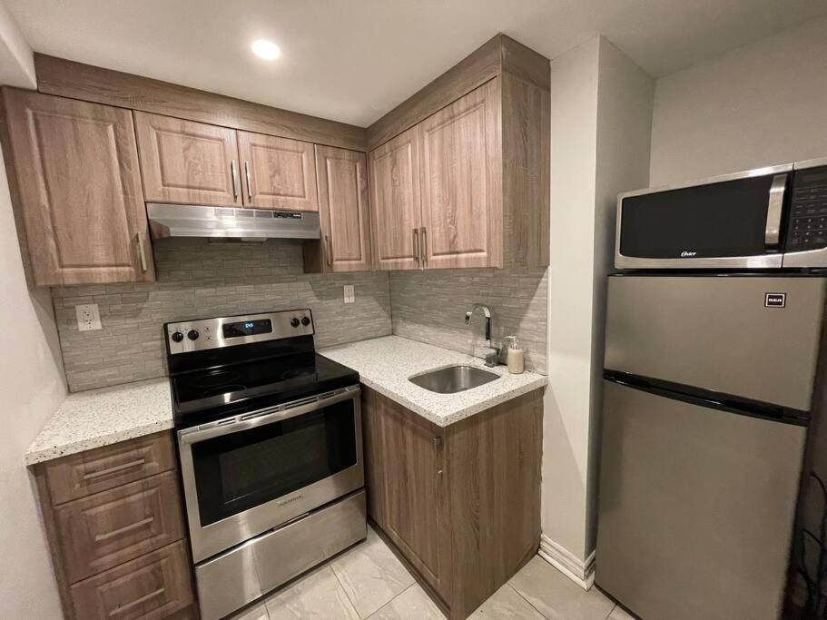 Lovely Junior 1 Bedroom Basement
