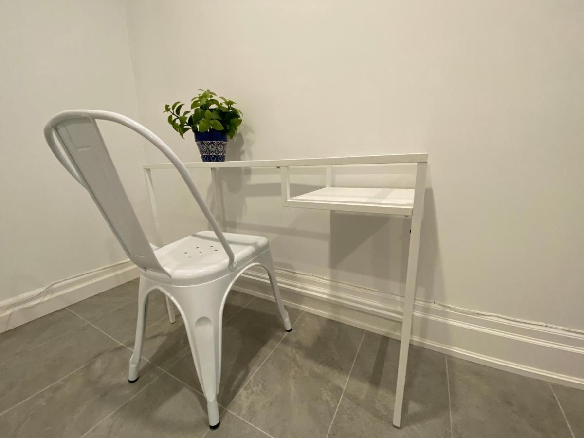 Yorkmills And Bayview !b Spacious And Stylish Private Bdr With Shared Bathroom Toronto