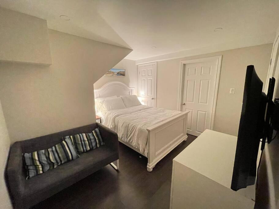 Lovely Junior 1 Bedroom Basement Toronto