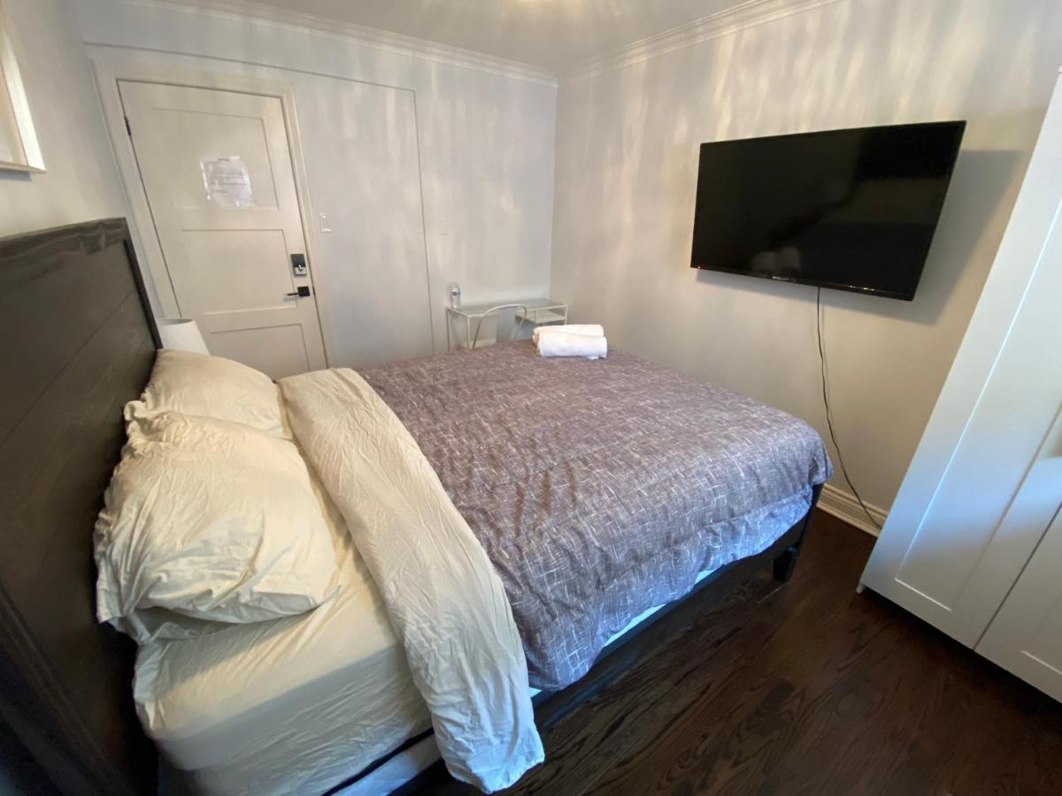 Yonge And Finch Subway !m Spacious And Quiet Private Bdr With Shared Bathroom Homestay *