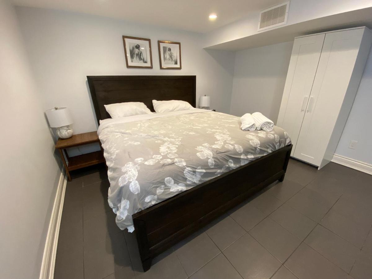 Homestay Yonge And Finch Subway !r Spacious & Stylish Prvt Bdr With Shared Bathroom