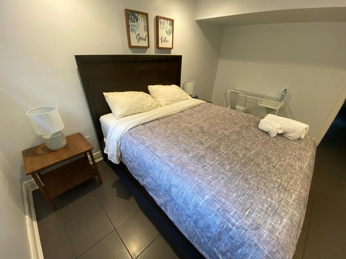 Yonge And Finch Subway !s Spacious And Modern Private Bd With Shared Bathroom Homestay