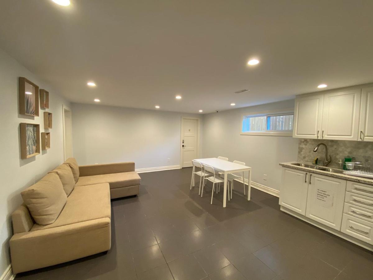 Yonge And Finch Subway !s Spacious And Modern Private Bd With Shared Bathroom *