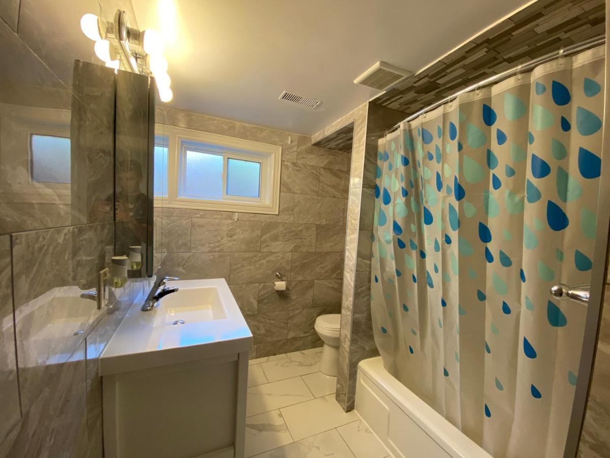 Yonge And Finch Subway !s Spacious And Modern Private Bd With Shared Bathroom Toronto