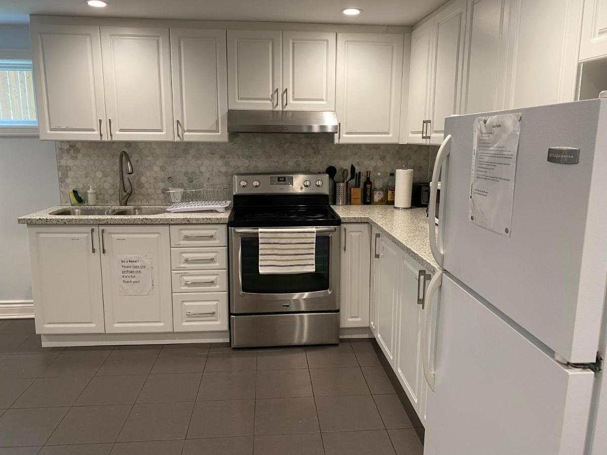 Homestay Yonge And Finch Subway !s Spacious And Modern Private Bd With Shared Bathroom