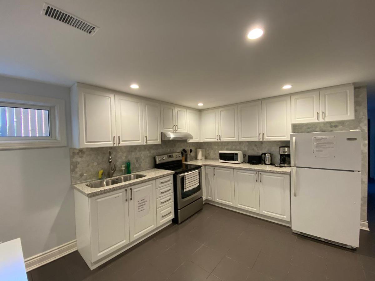 Yonge And Finch Subway !s Spacious And Modern Private Bd With Shared Bathroom *