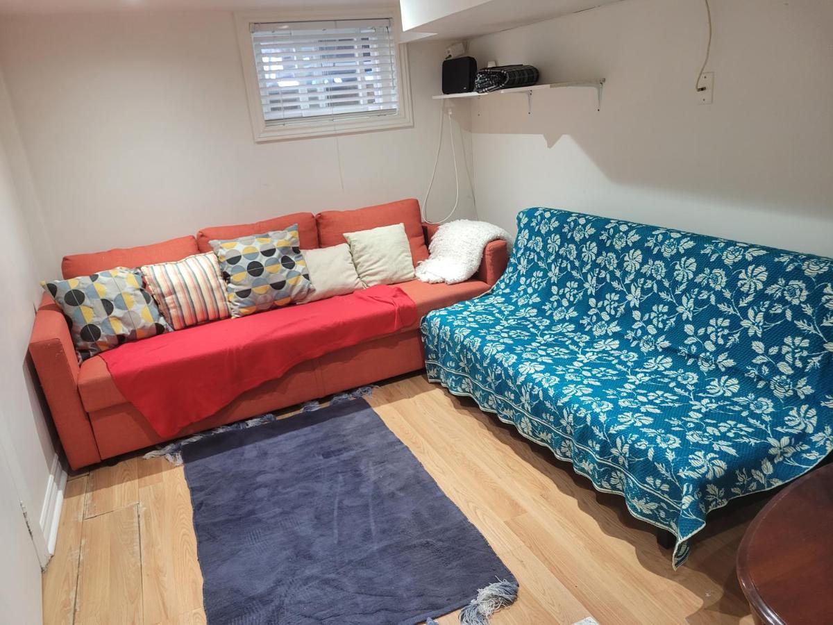 2 Queen Bedroom Upper Beaches * Toronto