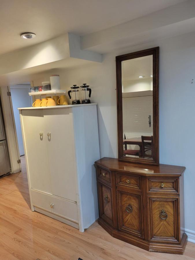 2 Queen Bedroom Upper Beaches * Toronto