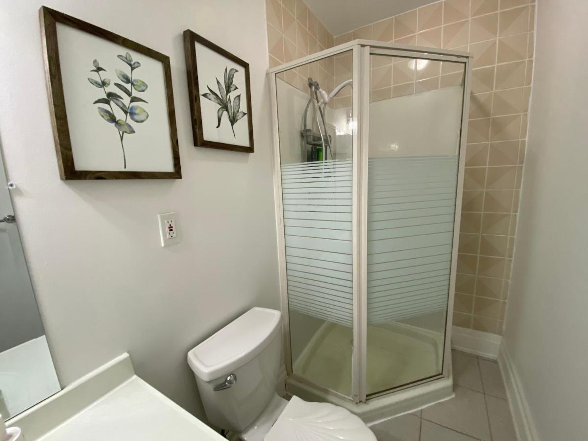 Homestay Yorkmills And Bayview !c Spacious Modern Private Bdr With Shared Bathroom Toronto