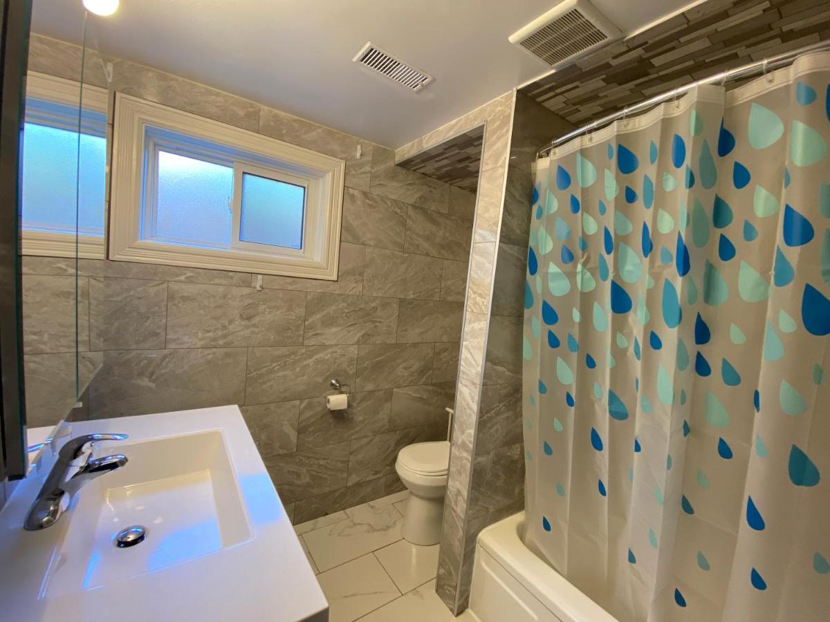 Yonge And Finch Subway !s Spacious And Modern Private Bd With Shared Bathroom Homestay *