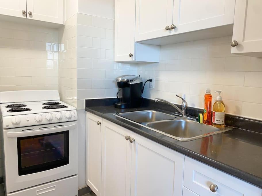 Stylish 1 Bedroom In *
