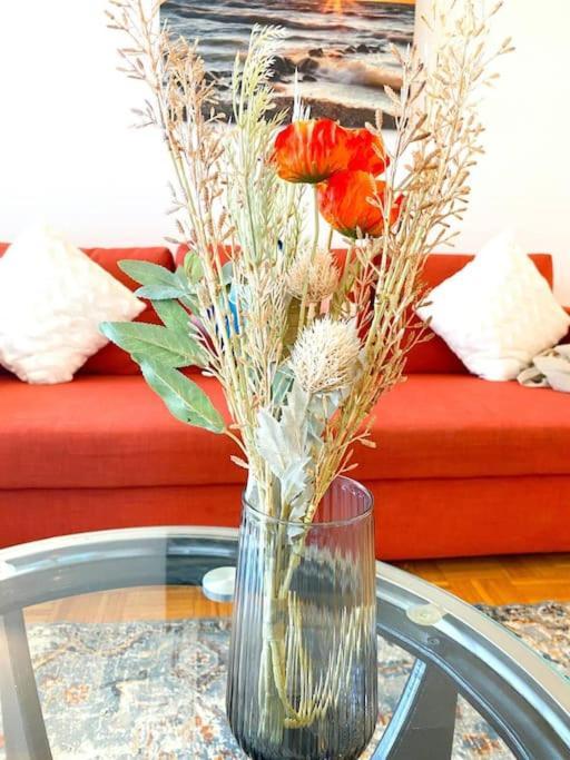 Stylish 1 Bedroom In Apartment *