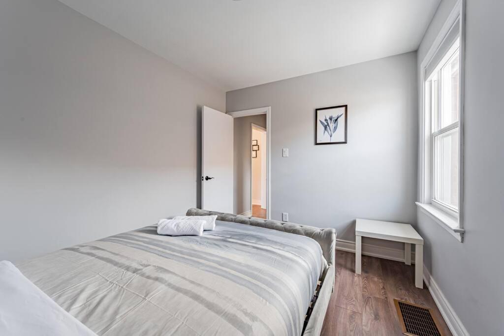 Cheerful 3 Bedrooms Free Parking * Toronto