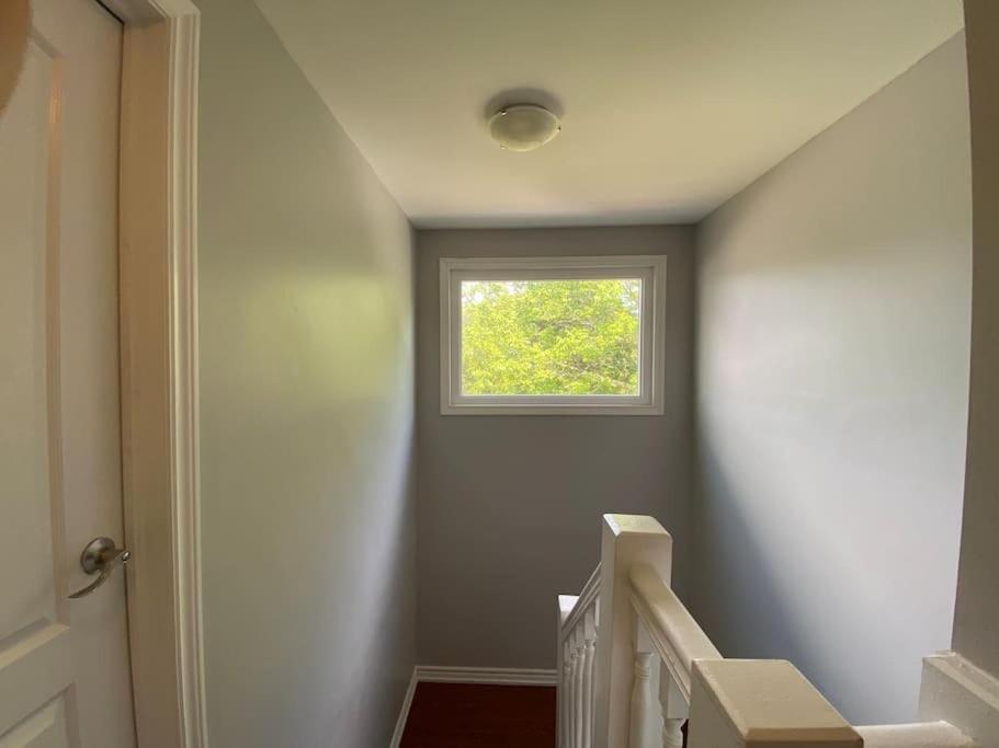 Cozy Bedroom - 7 Min Walk To Kennedy Station - Shared Bathroom *