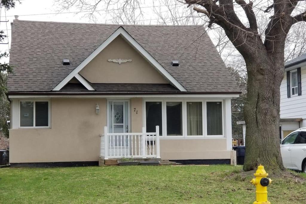 Homestay Cozy Bedroom - 7 Min Walk To Kennedy Station - Shared Bathroom Toronto