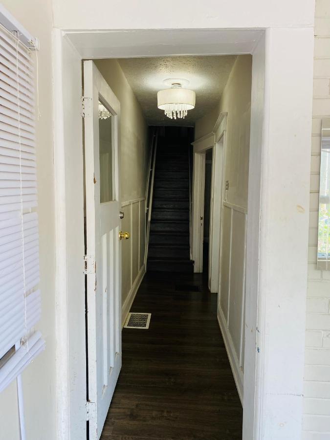 Lovely Ii Space Share A East York Canada Apartment *
