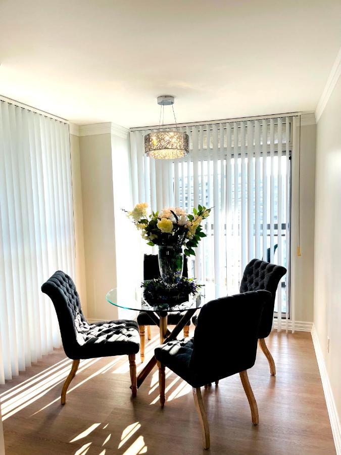 Spacious 3 Bd In The Centre Of North York, High Floor, Balcony, Free Wifi And Parking Subway Toronto