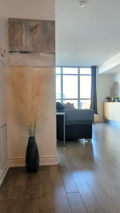 Lovely 2 Bed In Downtown Apartment